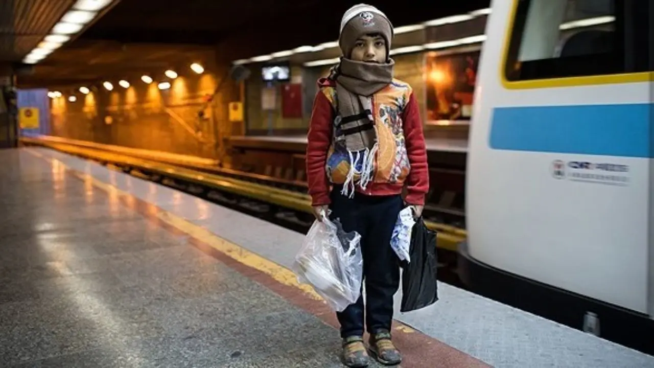 بهزیستی: 2 هزار کودکِ کار در مترو‌ها کار می‌کنند