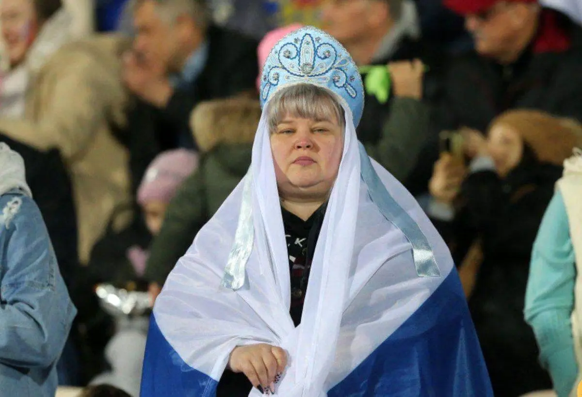 خاص‌ترین هوادار زنِ روسیه در ورزشگاه آزادی + عکس
