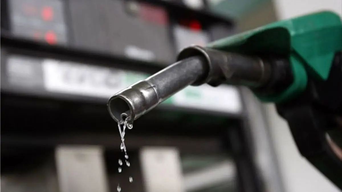 برنامه‌ای برای افزایش قیمت سوخت تا پایان سال آینده نداریم/جزئیات طرح اختصاص روزانه یک لیتر بنزین به هر ایرانی