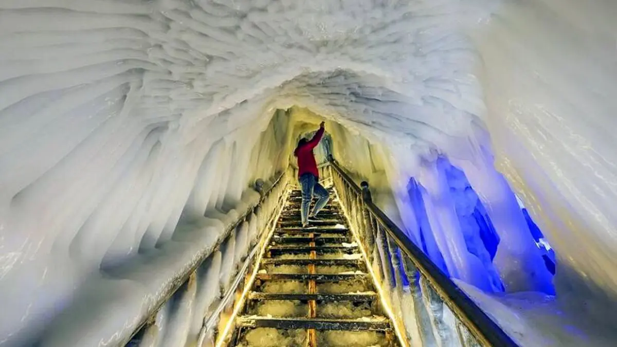 غار یخی شگفت‌انگیز + تصاویر