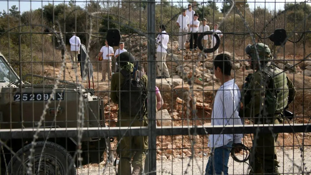 بیش از 1200 اسیر فلسطینی در زندان «عوفر» اعتصاب غذا کردند