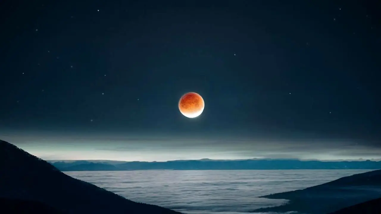 عکس روز اینستاگرام، ماه خونین بر فراز ابر