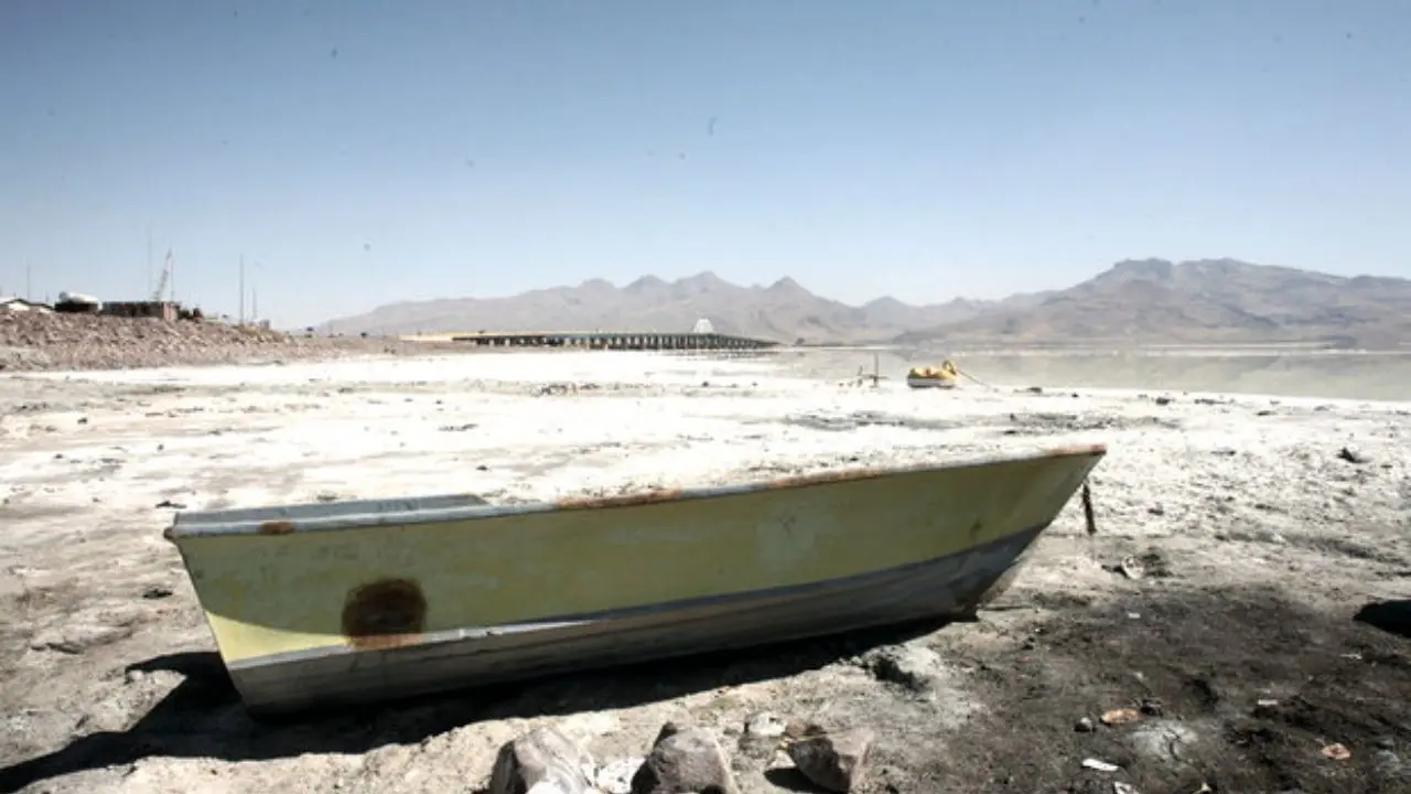 خطر تبدیل شدن دریاچه ارومیه به چشمه گرده نمکی