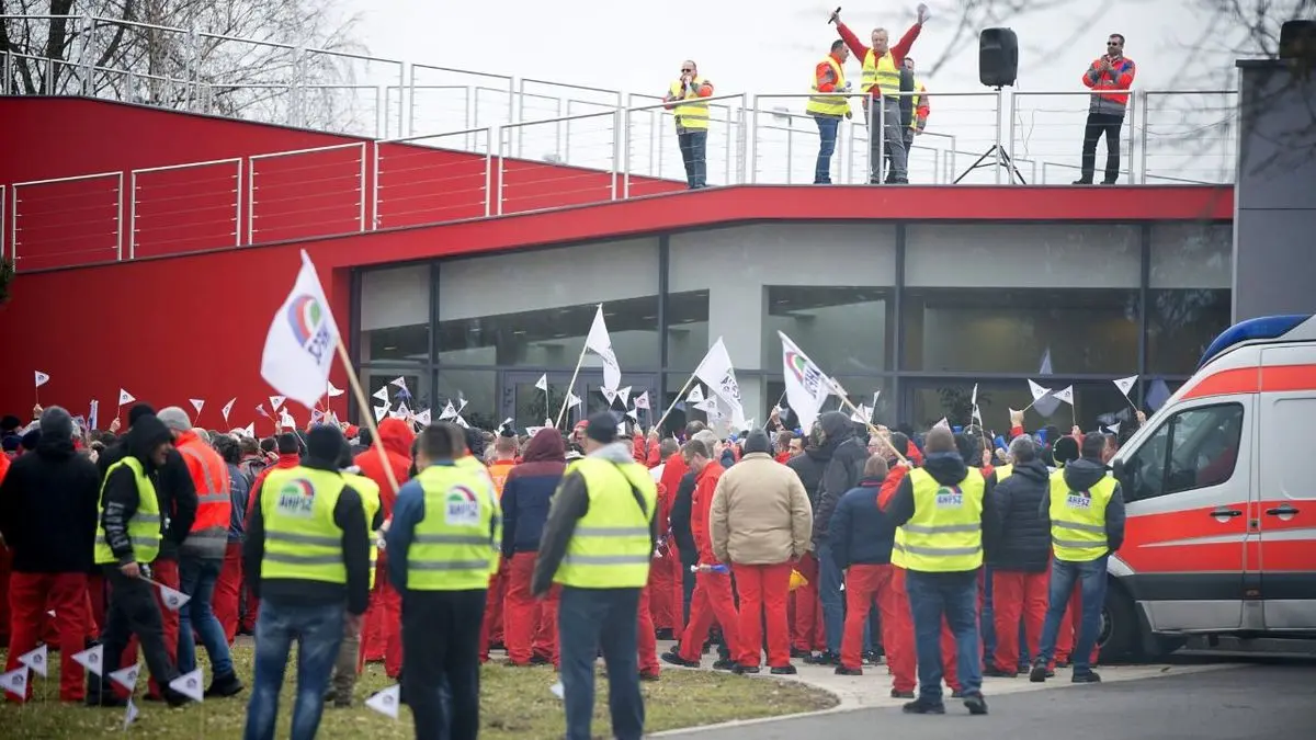 کارگران لهستانی کارخانه آئودی برای افزایش حقوق اعتصاب کردند