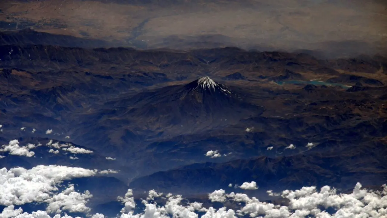 عکس روز منتخب، قله دماوند از فضا