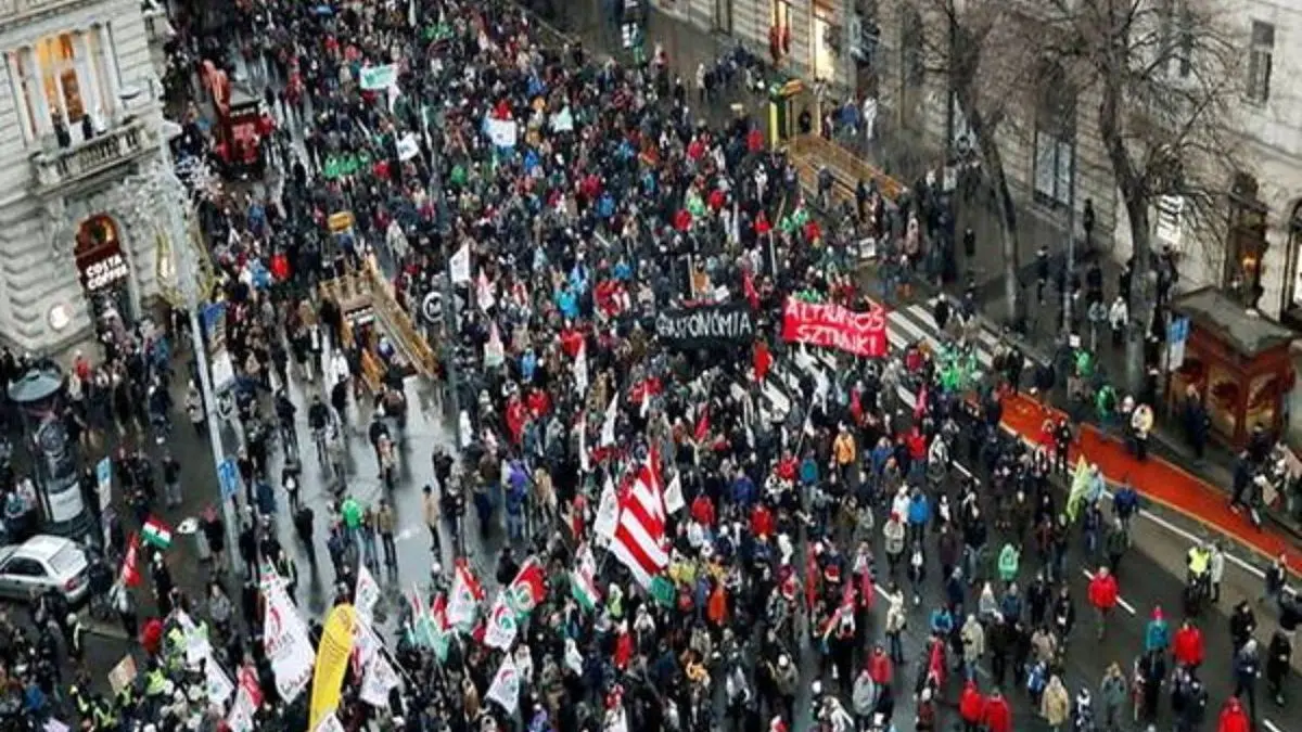 تظاهرات ضددولتی در پایتخت مجارستان