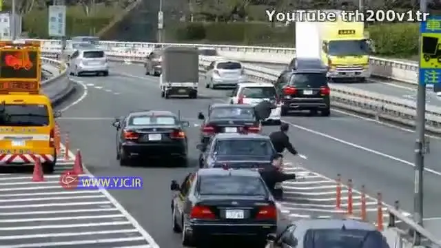 ورود عجیب خودروی نخست‌وزیر ژاپن به بزرگراه + ویدئو