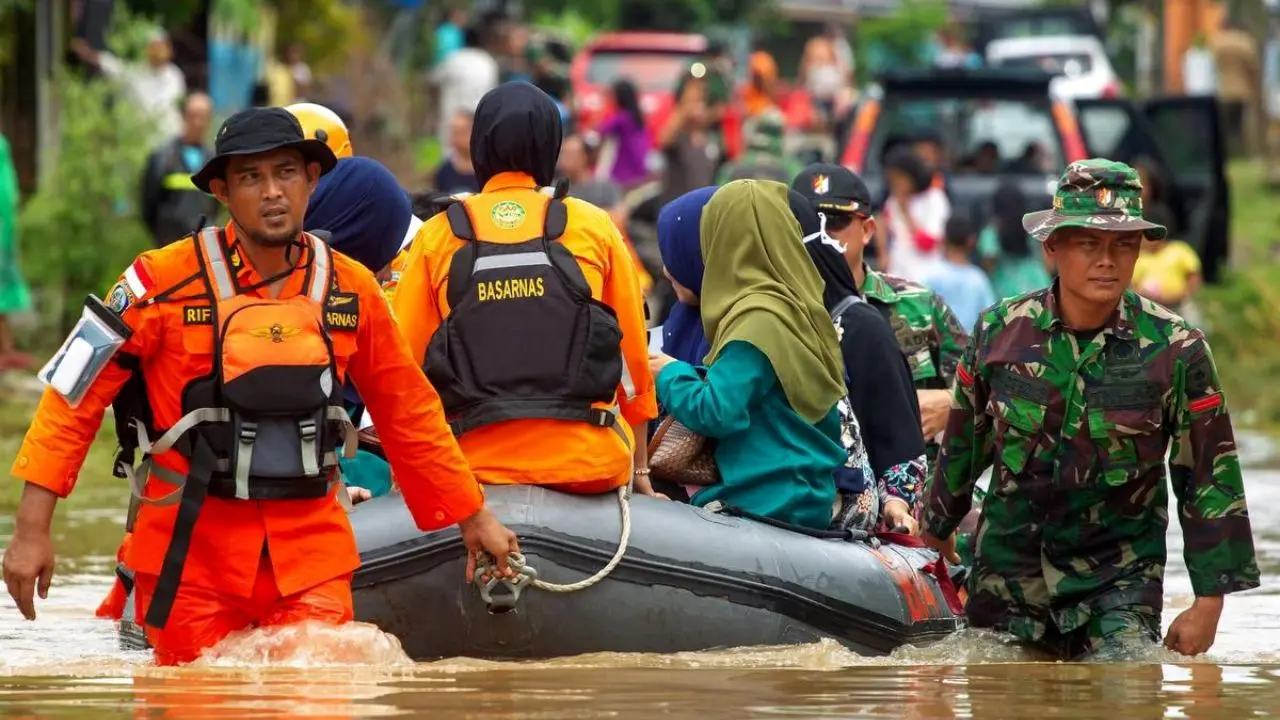 سیل و رانش زمین در اندونزی 59 کشته به‌جا گذاشت