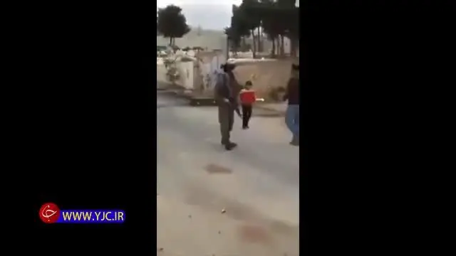 تلاش مرد فلسطینی برای آزاد کردن کودک 10 ساله از دست صهیونیست‌ها + ویدئو