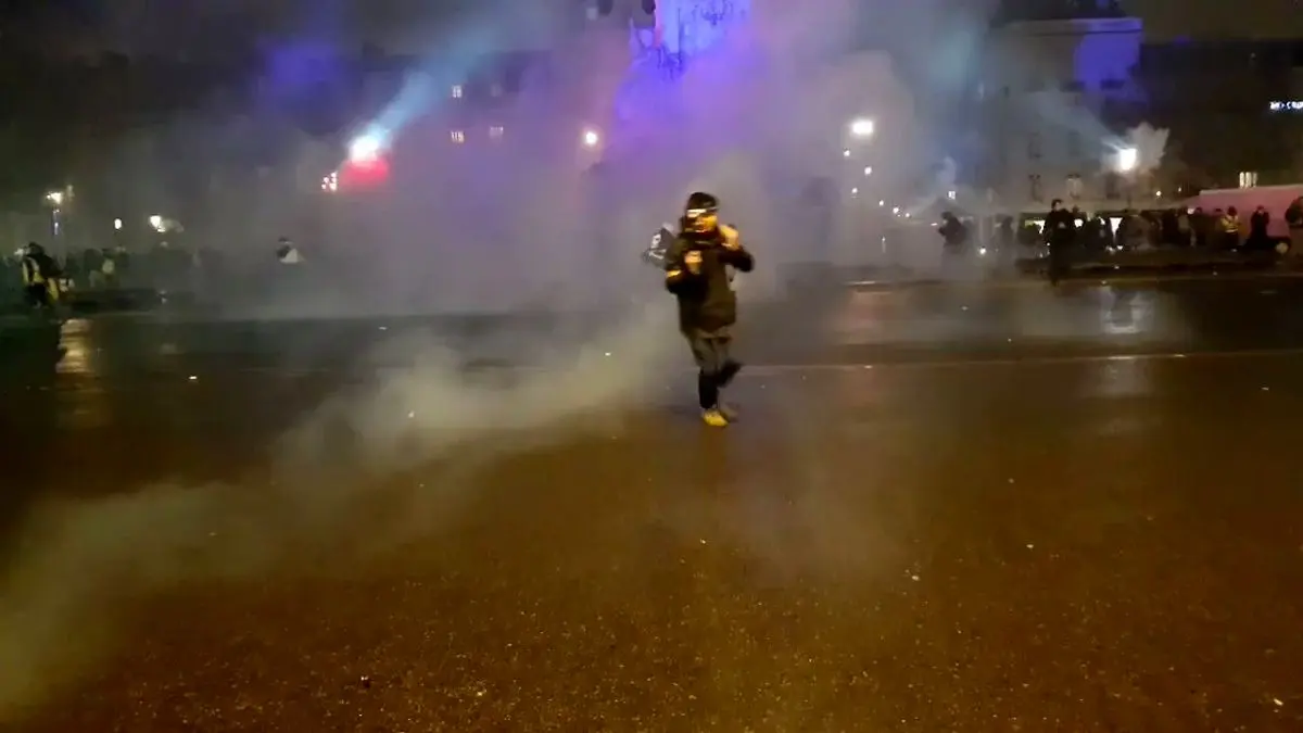 درگیری شدید در مرکز پاریس همچنان ادامه دارد + ویدئو