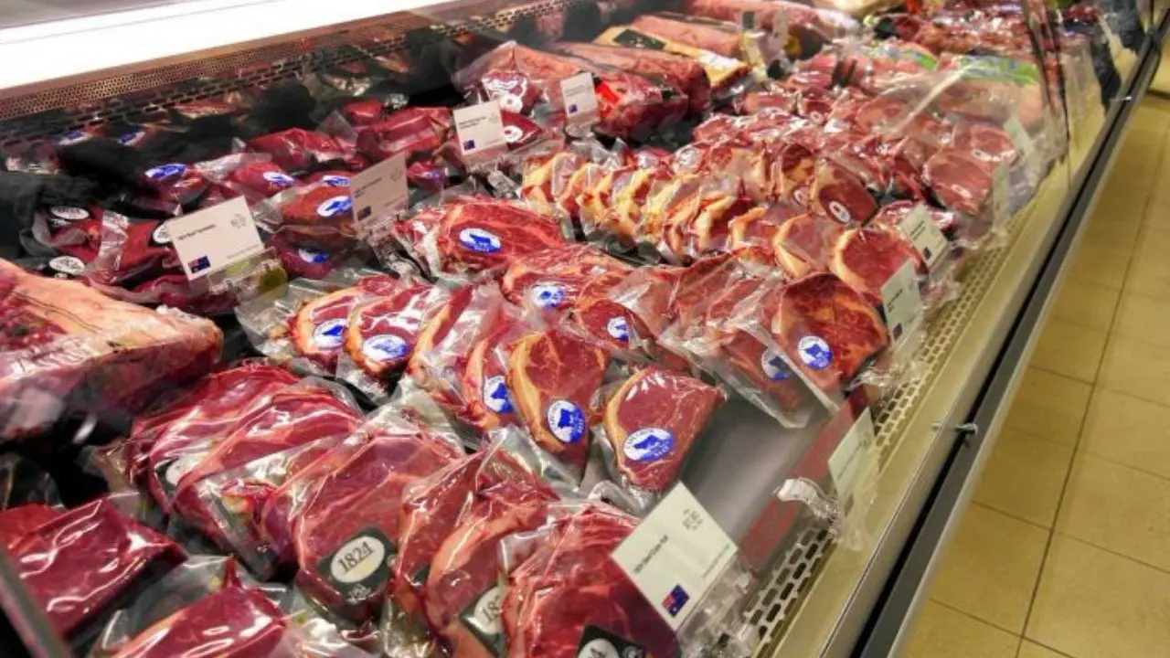 ثبت سفارش 260 هزار تن گوشت قرمز وارداتی/تکذیب عرضه گوشت سگ در مشهد
