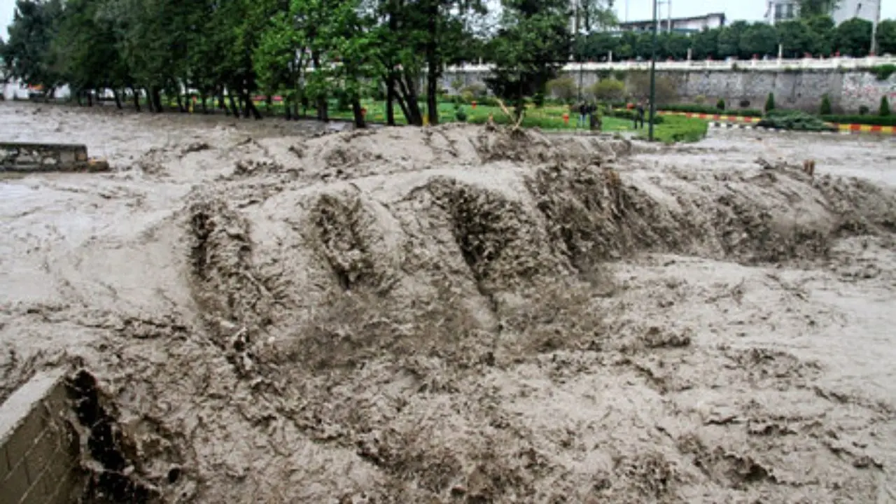 طغیان رودخانه در رودان جان یک نفر را گرفت