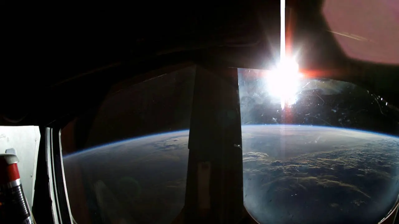 عکس روز ناسا، طلوع خورشید در کلمبیا