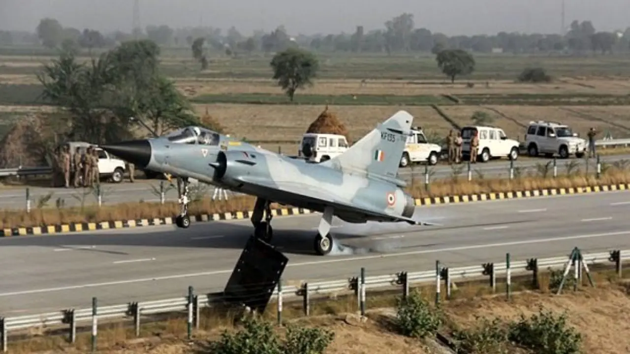 دو خلبان در سقوط جنگنده نیروی هوایی هند کشته شدند