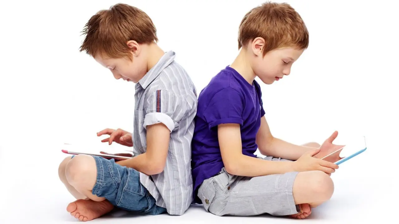 خطرات استفاده بیش از حد کودکان از موبایل چیست؟