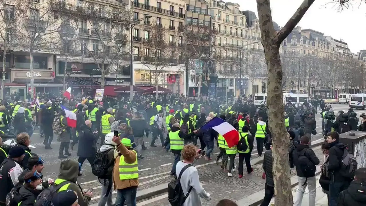 آغاز سیزدهمین اعتراض جلیقه زردها در فرانسه + ویدئو