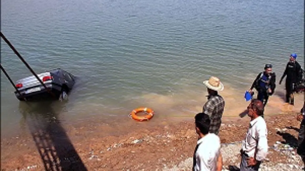 6 کشته و مصدوم بر اثر غرق شدن خودرو در رودخانه لالی