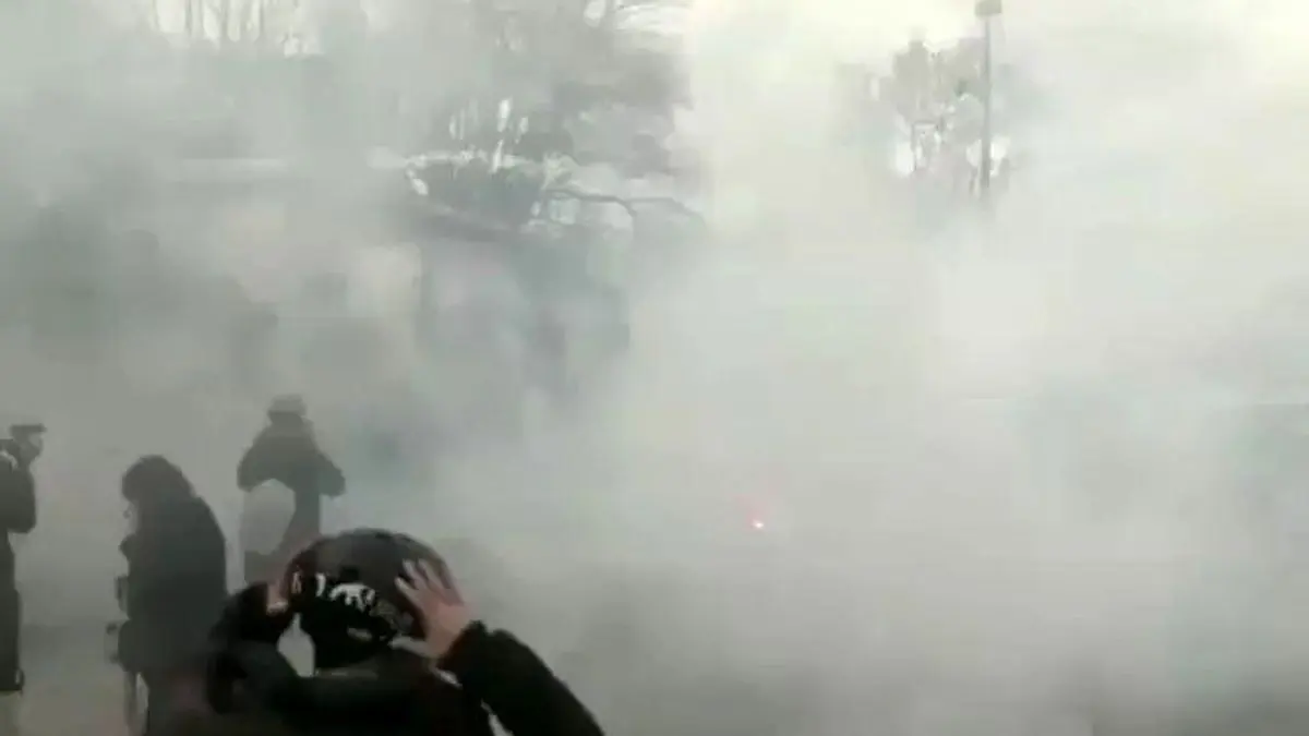 قطع شدن دست یک معترض در فرانسه + ویدئو