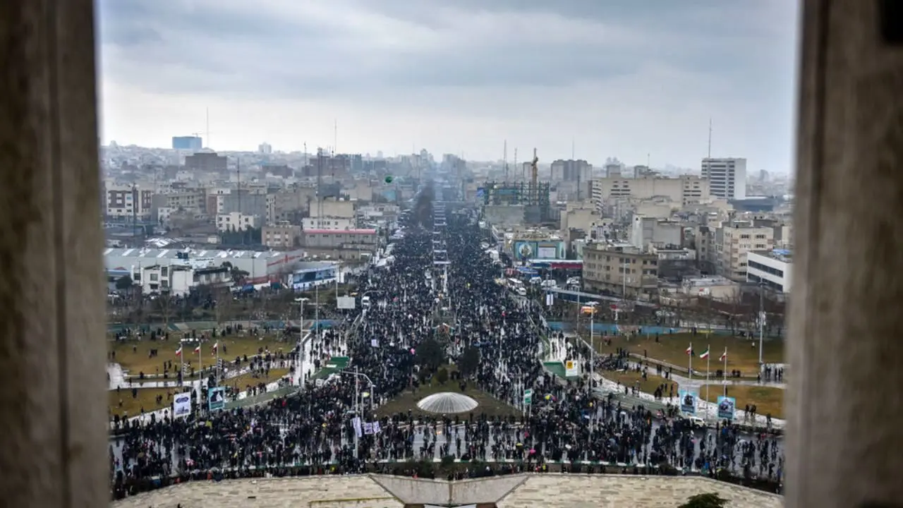 انعکاس حضور پرشکوه مردم در راهپیمایی 22 بهمن در شبکه روس + ویدئو