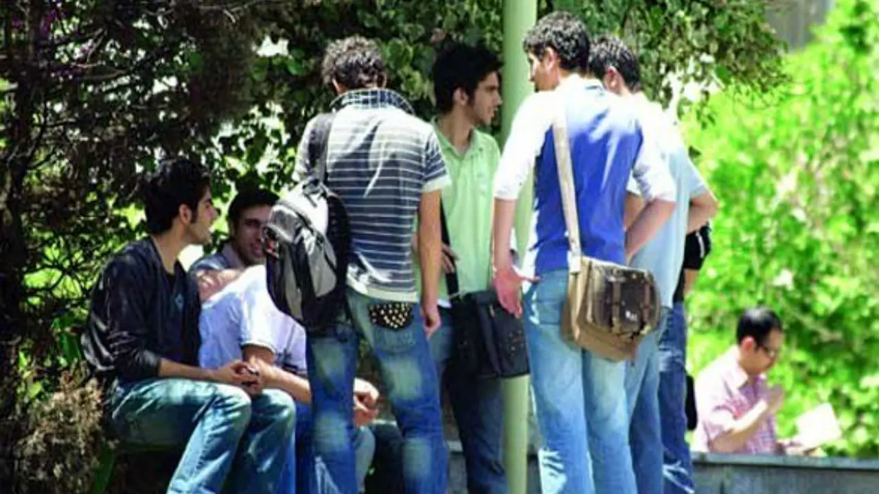 در ایران هر کسی دکترا می‌گیرد استاد دانشگاه می‌شود/ فارغ‌التحصیلان دانشگاهی مهارت‌های زندگی را بلد نیستند