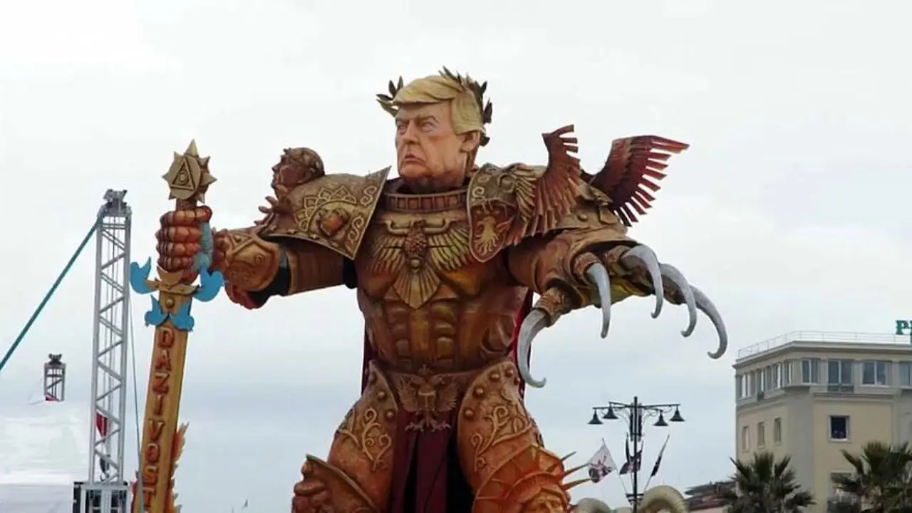 عروسک ترامپ در راهپیمایی ایتالیایی‌ها + ویدئو