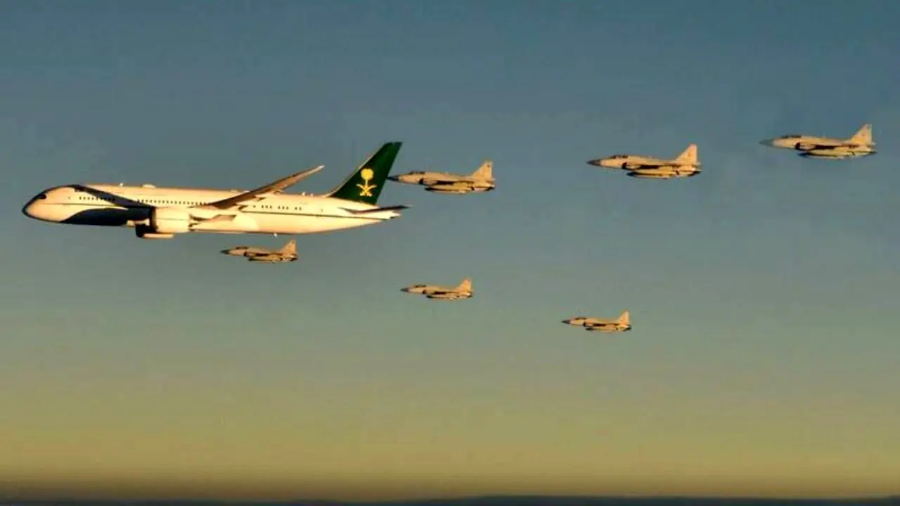 اسکورت هواپیمای بن‌سلمان با 6 جنگنده پاکستانی + ویدئو