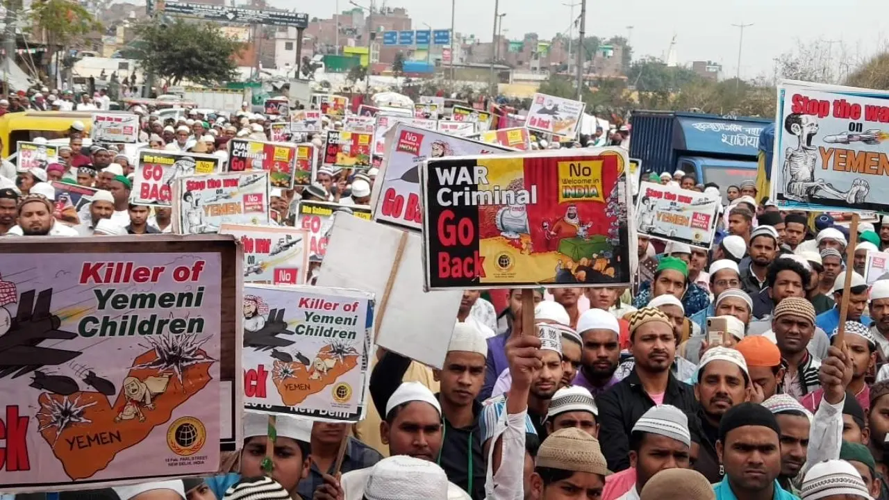 تظاهرات مردم کشمیر در اعتراض به سفر بن‌سلمان به هند + ویدئو