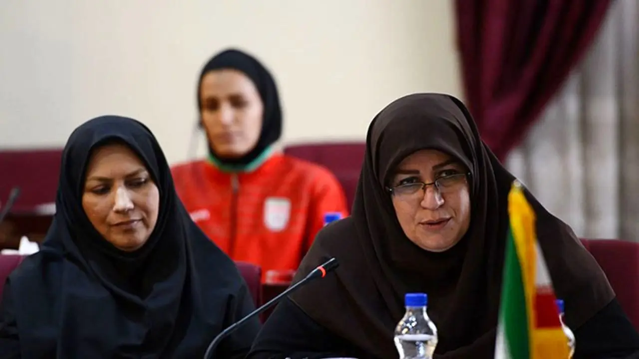 دهخدا همسرش را رئیس انجمن تیراندازی فدراسیون دانشگاهی کرد