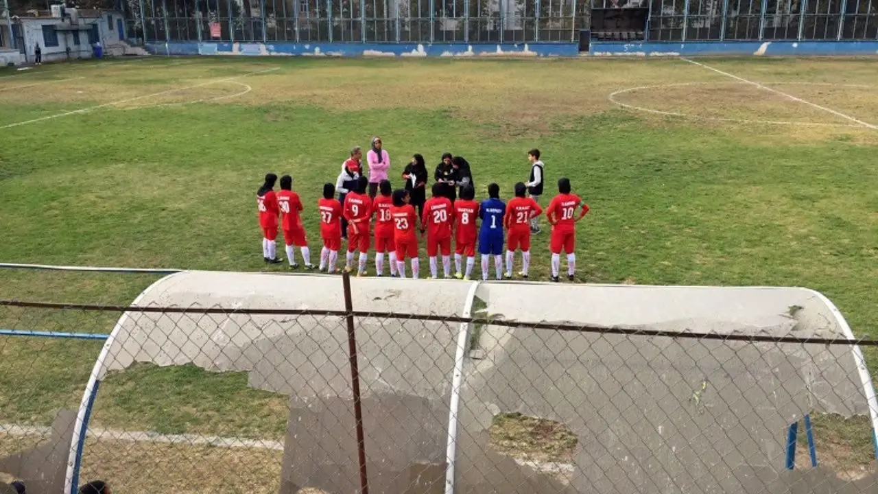 نگهبان ورزشگاه، مانع برگزاری مسابقه لیگ فوتبال زنان