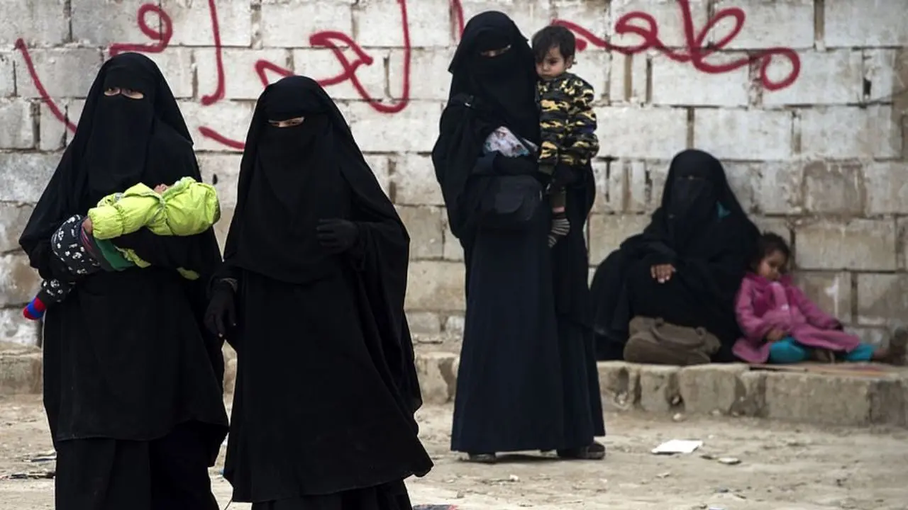 آواره‌گی بیوه‌های داعشی‌ + عکس