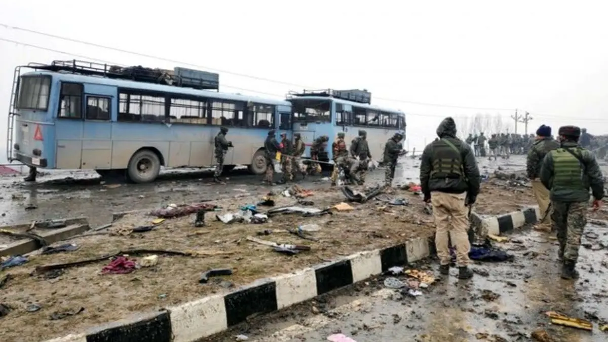 44 کشته در حمله عامل انتحاری به اتوبوس پلیس در کشمیر