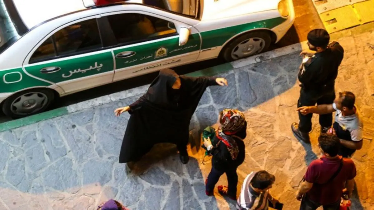 ماجرای اعتراض مردم به گشت ارشاد و شلیک هوایی در تهران چه بود؟
