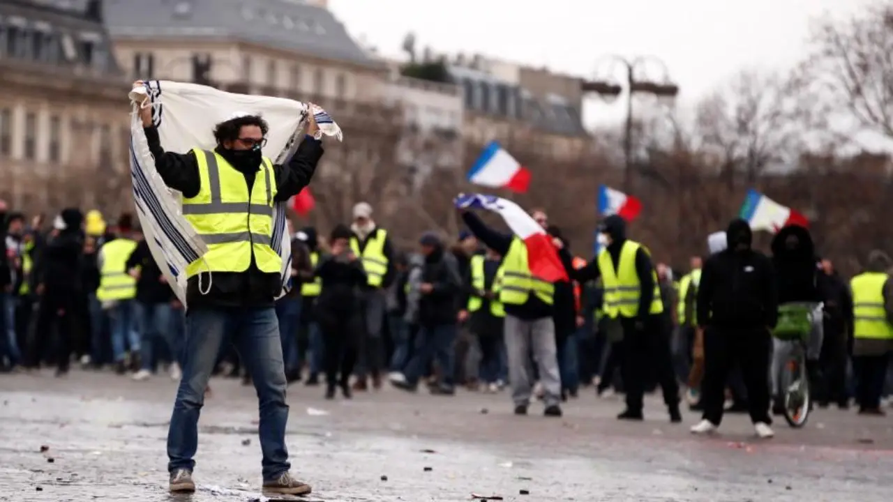 اعتراضات جلیقه‌زردهای فرانسه وارد ماه سوم شد