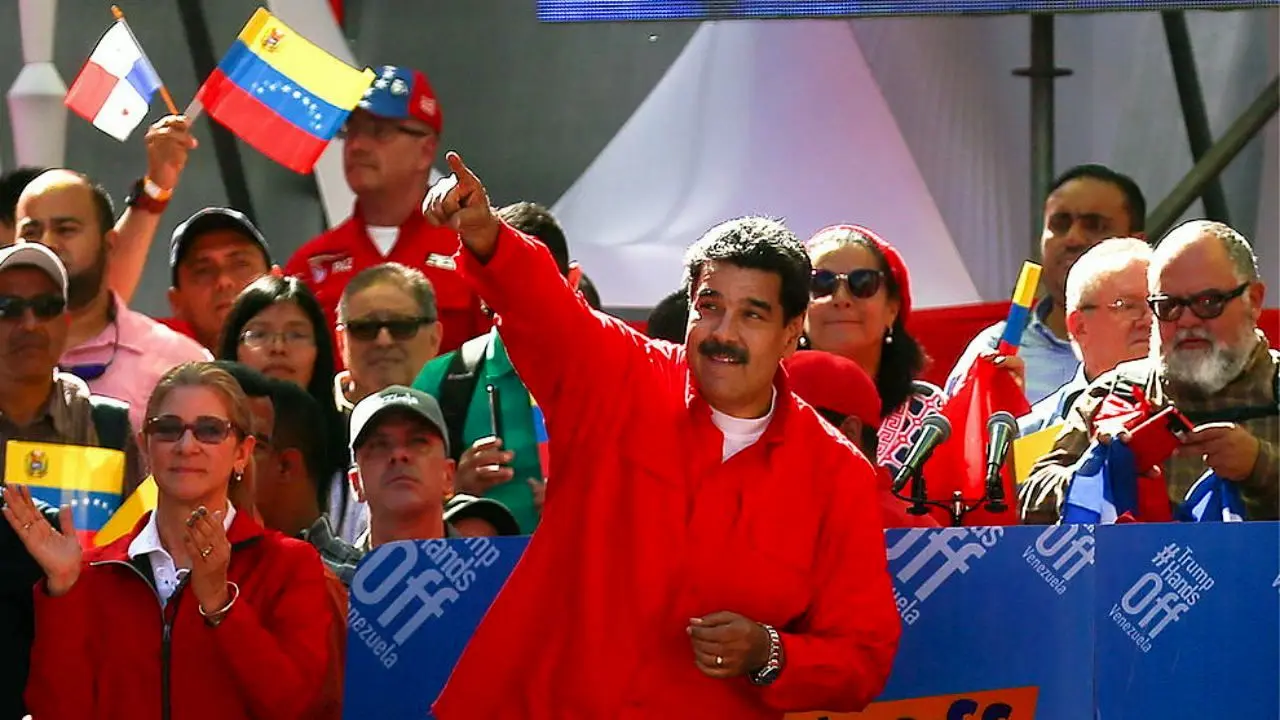 «نیکولاس مادورو» و همسرش در یک گردهمایی موافقان دولت ونزوئلا + عکس