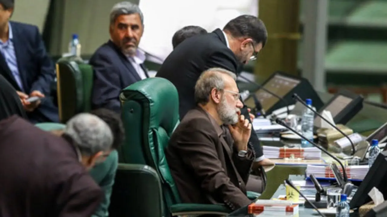 لاریجانی بررسی استعفای ظریف در جلسه غیرعلنی را رد کرد