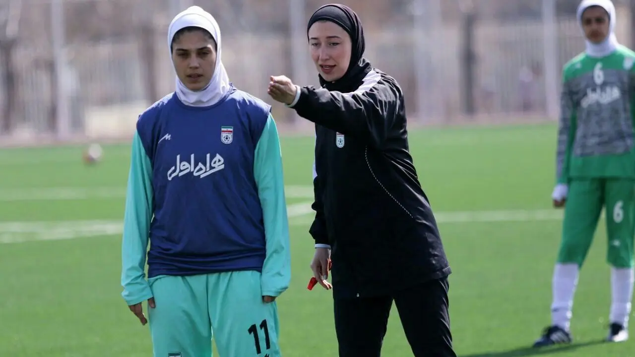 سرمربی فوتبال زنان ایران از مردم درخواست کمک کرد