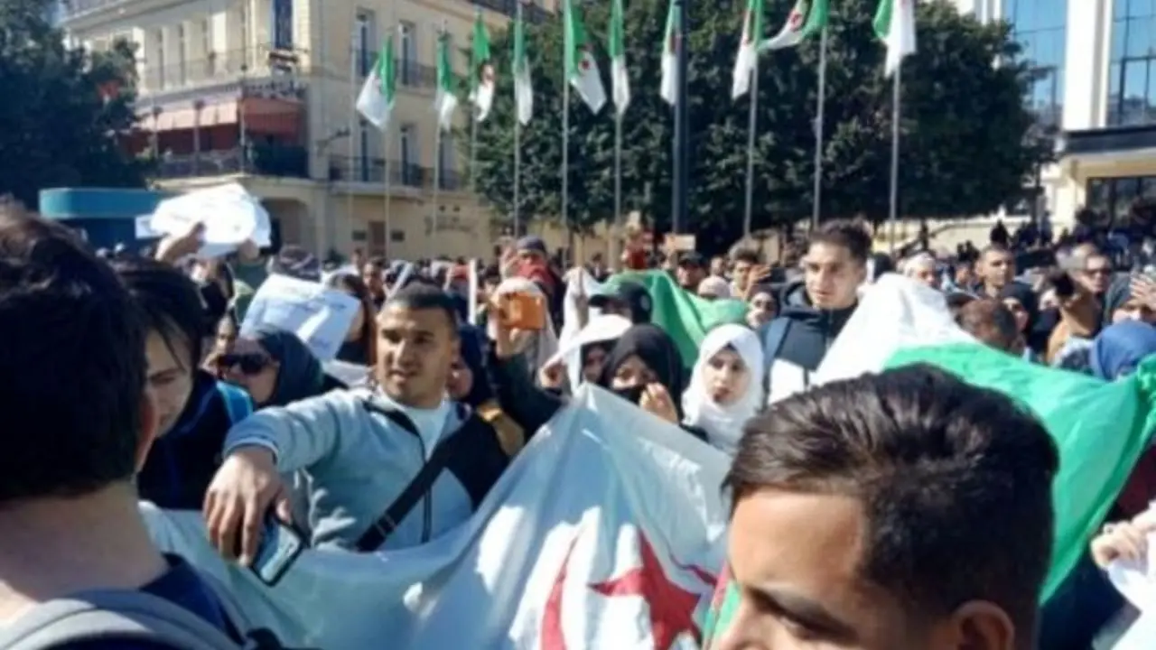 بوتفلیقه برای پنجمین‌بار نامزد انتخابات الجزایر شد