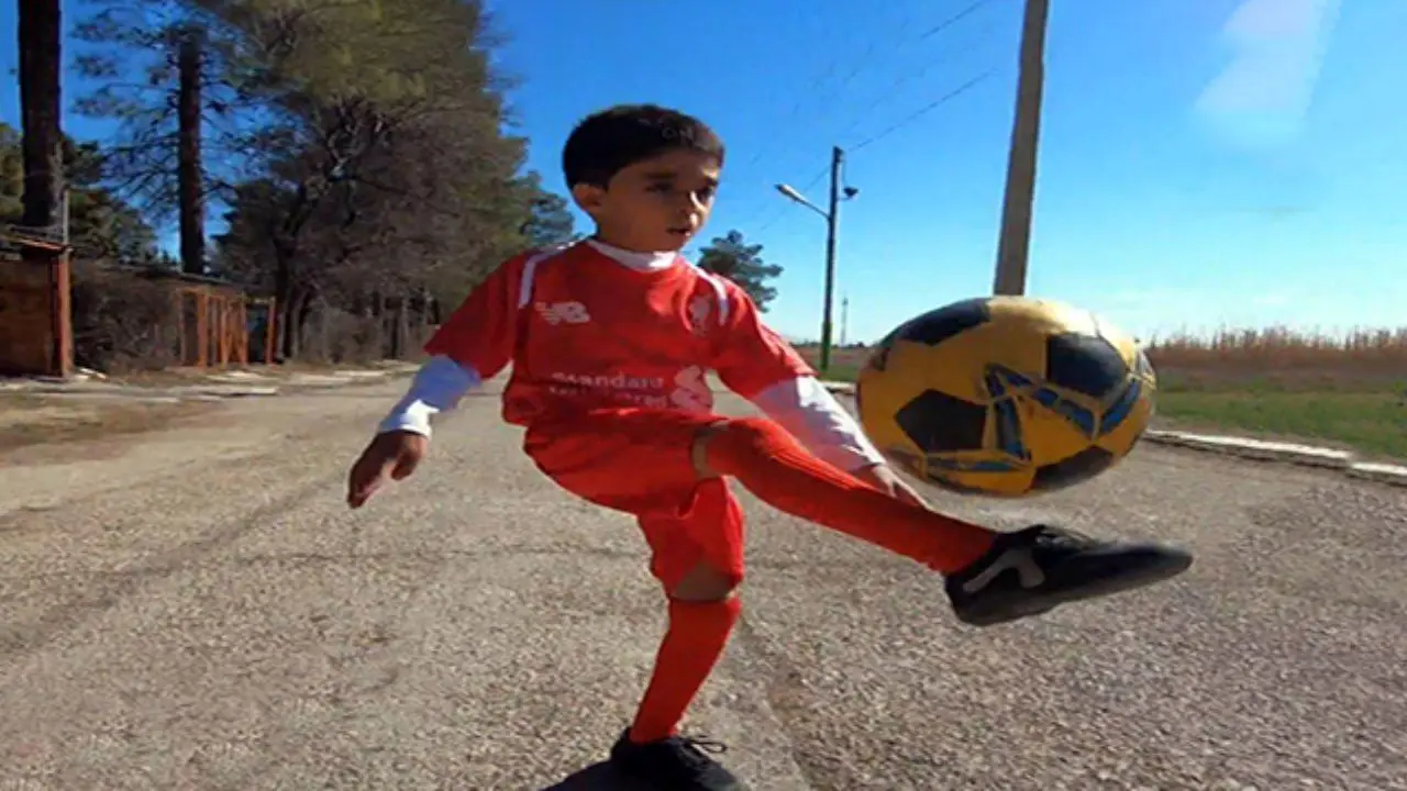 درخواست پسر هفت ساله شیرازی از محمد صلاح + ویدئو