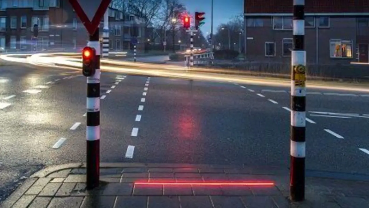 چراغ هوشمند به رانندگان روستایی هشدار می‌دهد