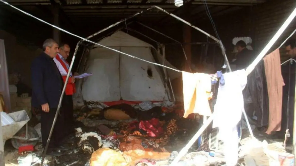 چهار مصدوم در اثر آتش سوزی در چادر زلزله زدگان