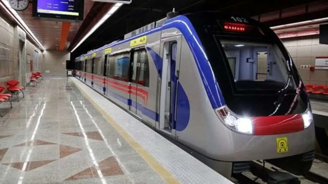 کاهش بازار دستفروشان مترو با همکاری مسافران