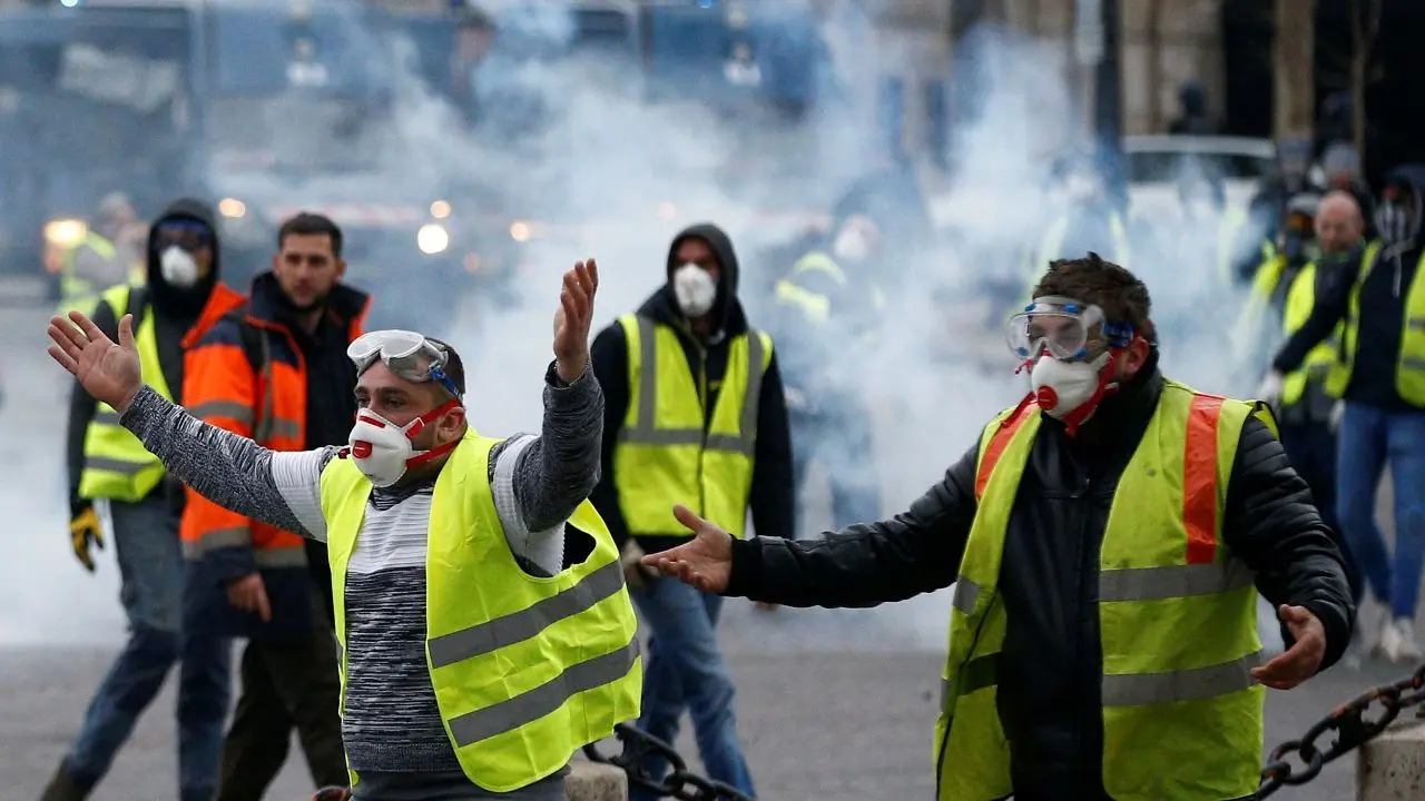 اعتراضات جلیقه‌زردها به فرودگاه پاریس کشیده شد