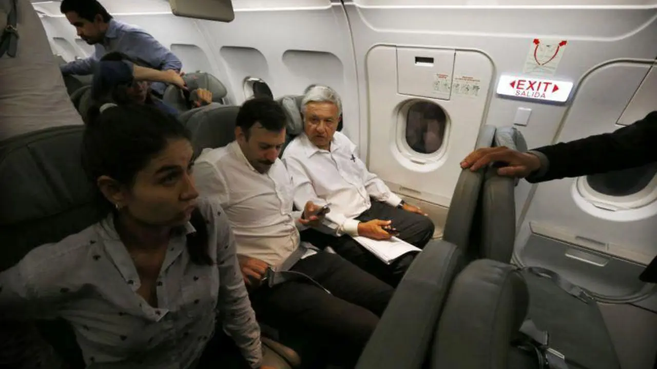 رییس‌جمهوری مکزیک در بخش «اکونومی» هواپیما + عکس
