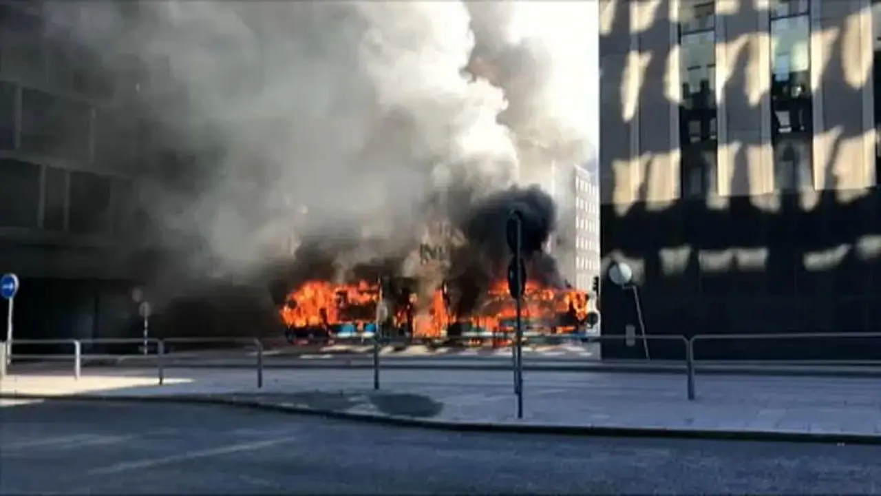 انفجار اتوبوس در استکهلم + ویدئو
