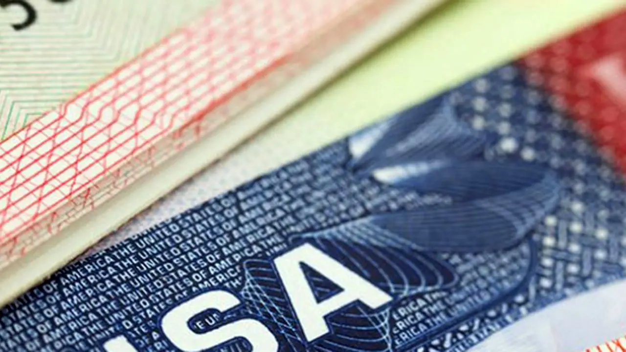 سلبریتی‌ها فرم‌ ویزای آمریکا را چگونه پرمی‌کنند؟