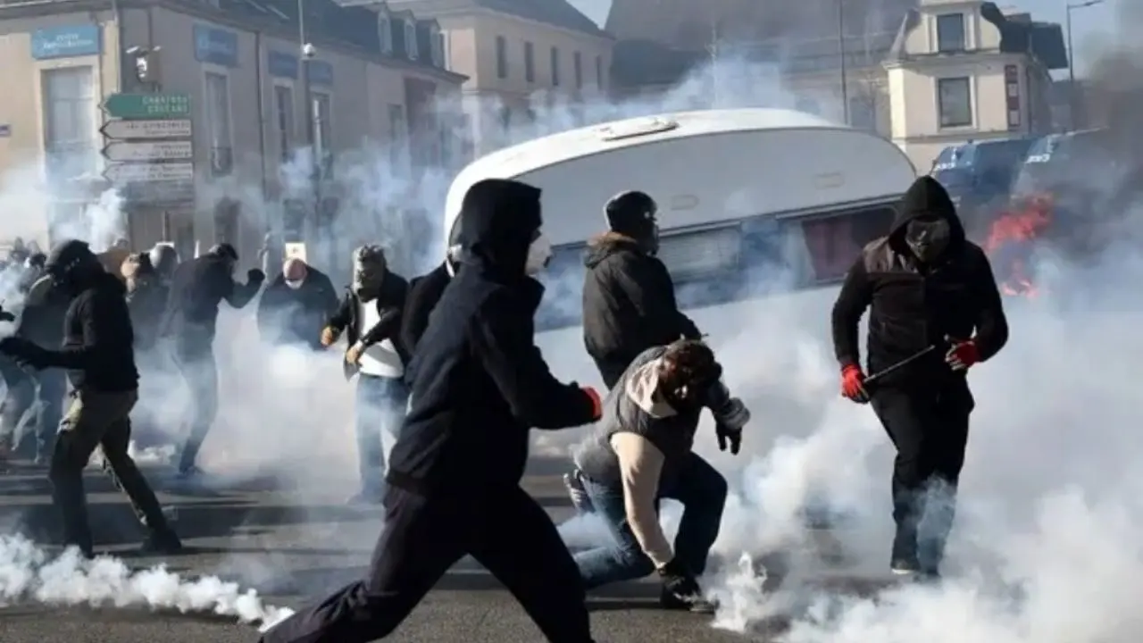 حمله پلیس فرانسه به دوره‌گردهای شهر لومان