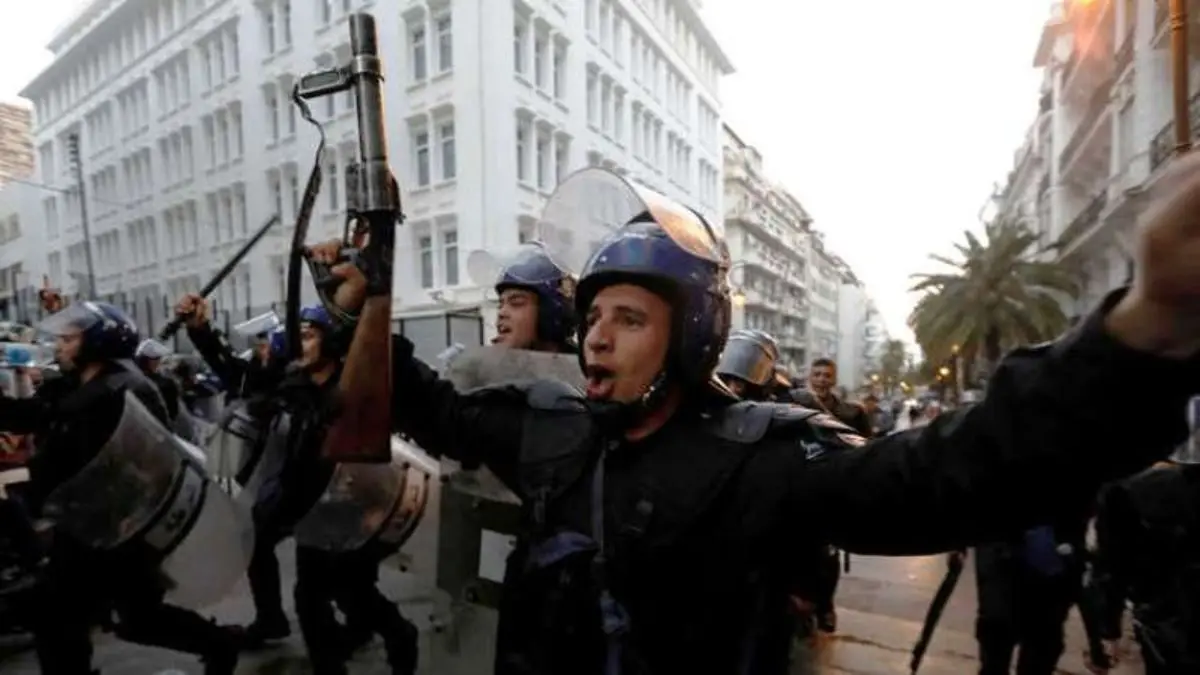 درگیری میان معترضان الجزایری و پلیس یازده زخمی به‌جا گذاشت
