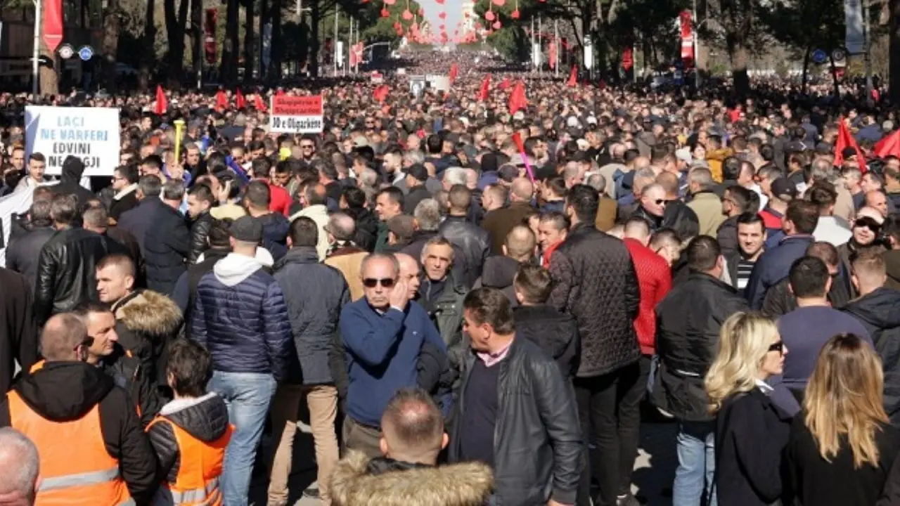 معترضان آلبانیایی خواستار استعفای دولت شدند