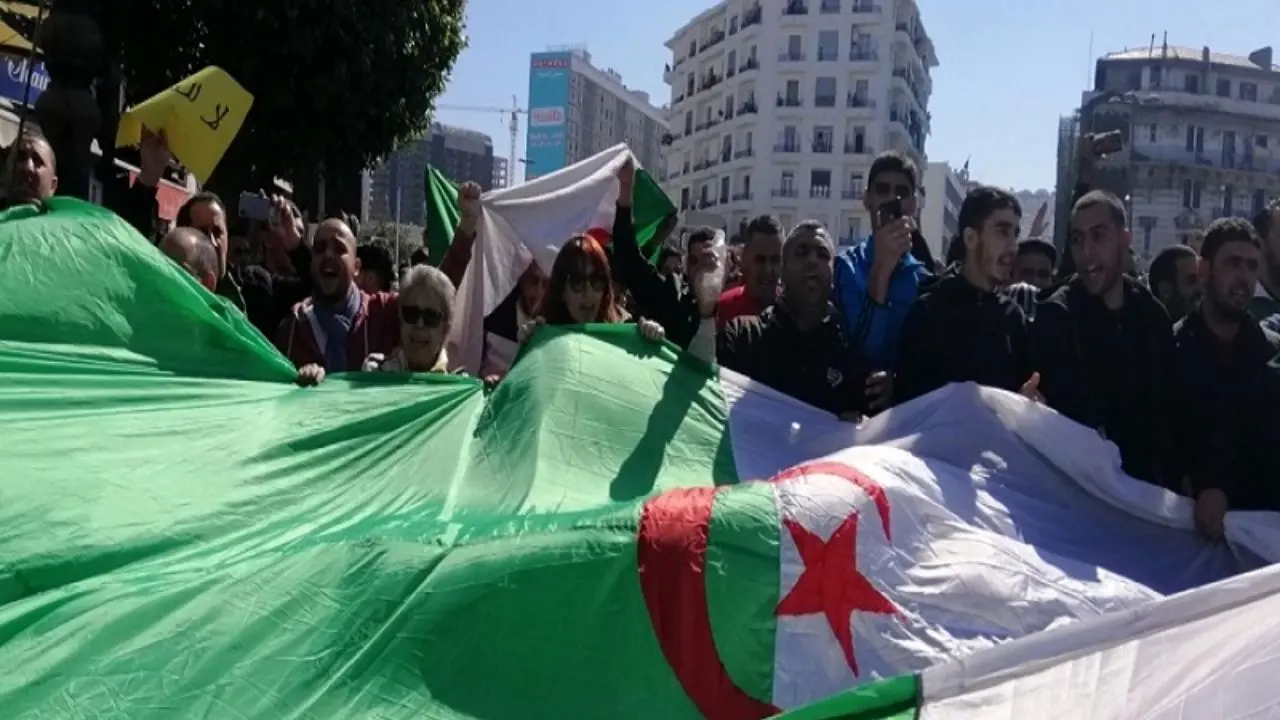 تظاهرات هزاران الجزایری برای پایان ریاست جمهوری بوتفلیقه