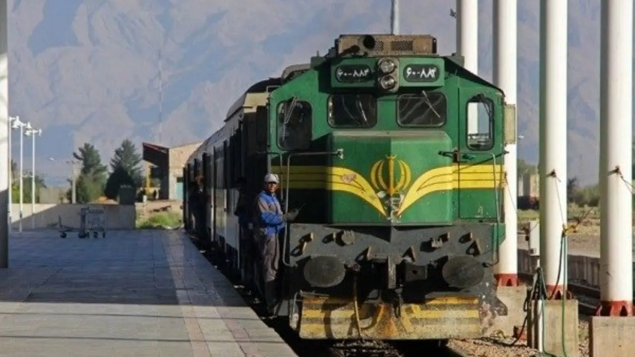 تشکیل قطار امداد برای انتقال آذوقه و امکانات به مناطق سیل زده